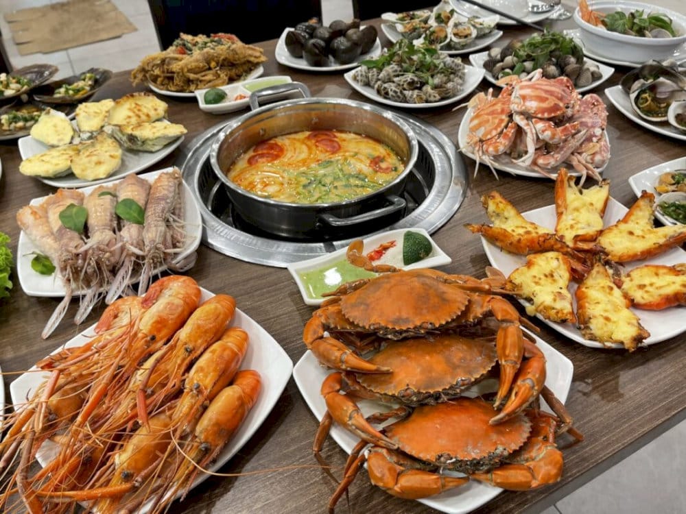 Xung quanh biển Nhật Lệ 